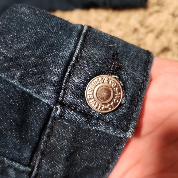 LEVI STRAUSS & CO. - Picture 2 of 9